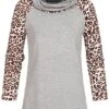 Styleboom Fashion Damen Schalkragen Longsleeve Leo Print Hell Grau Beige