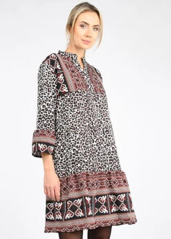 Fresh Lemons Damen 3/4 Arm V-Neck Puffer Kleid AOP Leo Print Cream Beige Braun