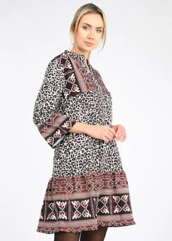 Fresh Lemons Damen 3/4 Arm V-Neck Puffer Kleid AOP Leo Print Cream Beige Braun -Onlyy Kleidung Geschaft 20115453 2