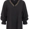 Styleboom Fashion Damen Langarm Shirt Longsleeve Mit V-Neck Und Spitze Schwarz